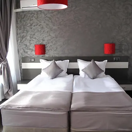 Отель Gran Via 3*